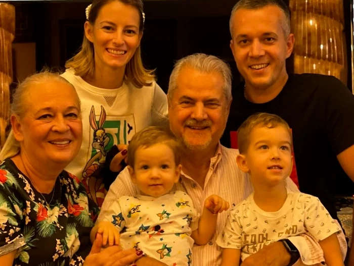 1 adrian nastase si familia jpg jpeg