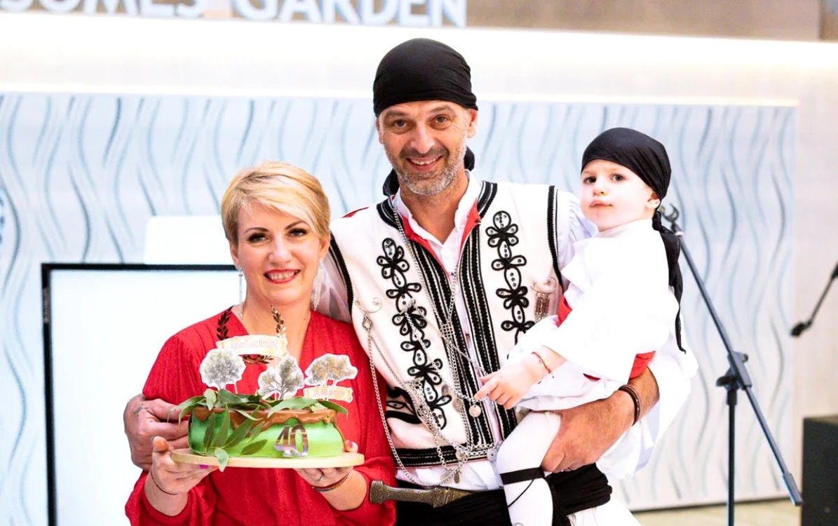 Andreea şi Charalampo s-au cunoscut la un festival de dansuri populare. FOTO: Arhivă personală