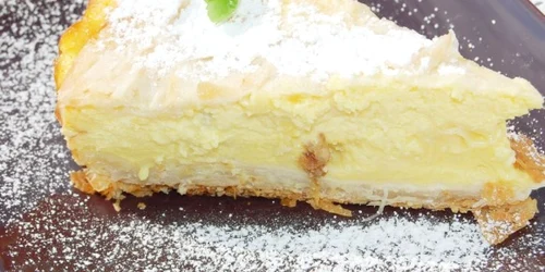 prajitura cu iaurt si foi de placinta