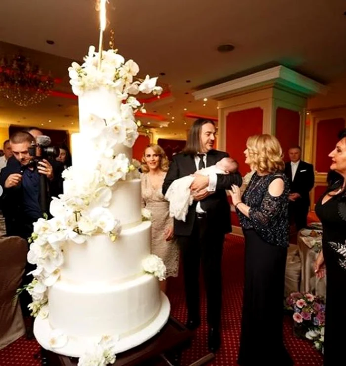 Alessandra Stoicescu, tort grandios pentru petrecerea de botez a fetiței ei