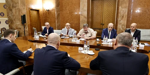 bolojan la întâlnirea cu membrii principalelor confederații sindicale foto gov ro png