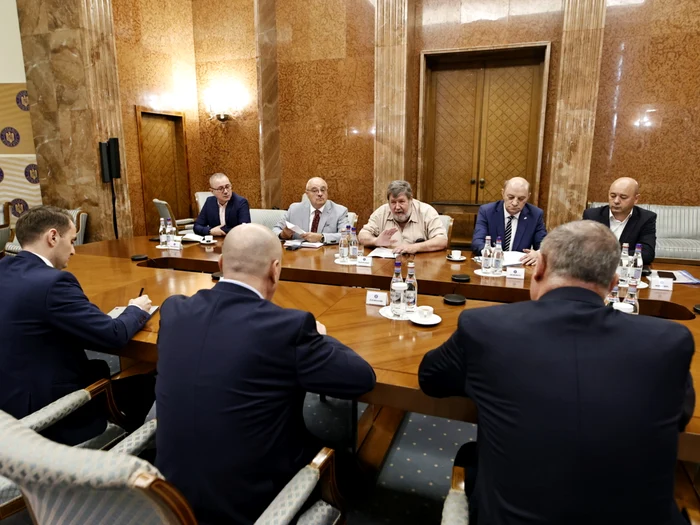 Ilie Bolojan la întâlnirea cu reprezentanții celor cinci confederații sindicale/FOTO: Gov.ro