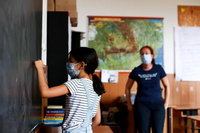 85 de profesori sunt pregătiţi de teach for România pentru a preda în comunităâţi defavorizate FOTO teach for Romania