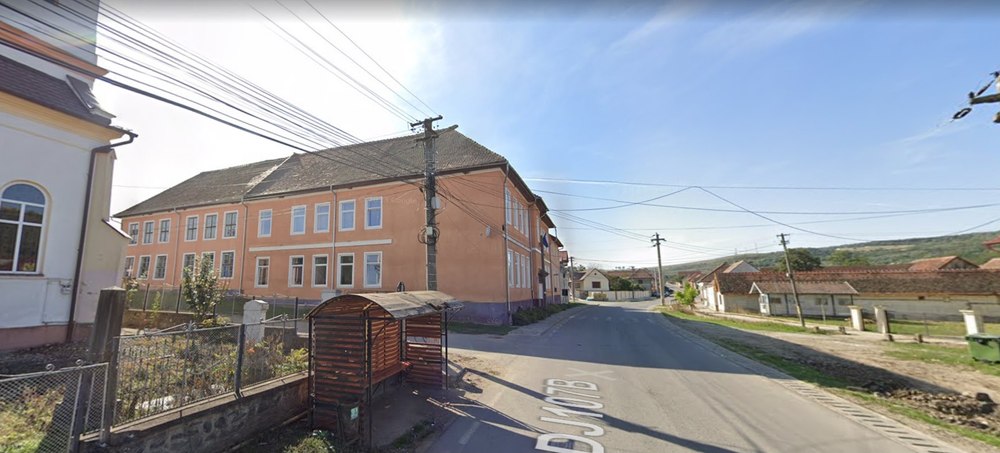 Tavanul unei săli de clasă de la o școală din Sibiu s-a prăbușit peste elevi. Care este starea copiilor UPDATE