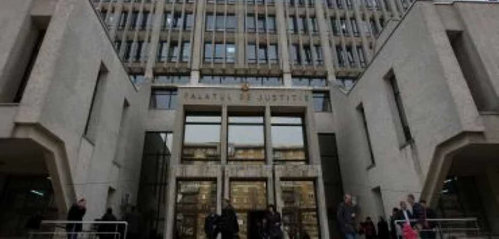 Iaşi: 14 ani de închisoare pentru că a nenorocit un puşti