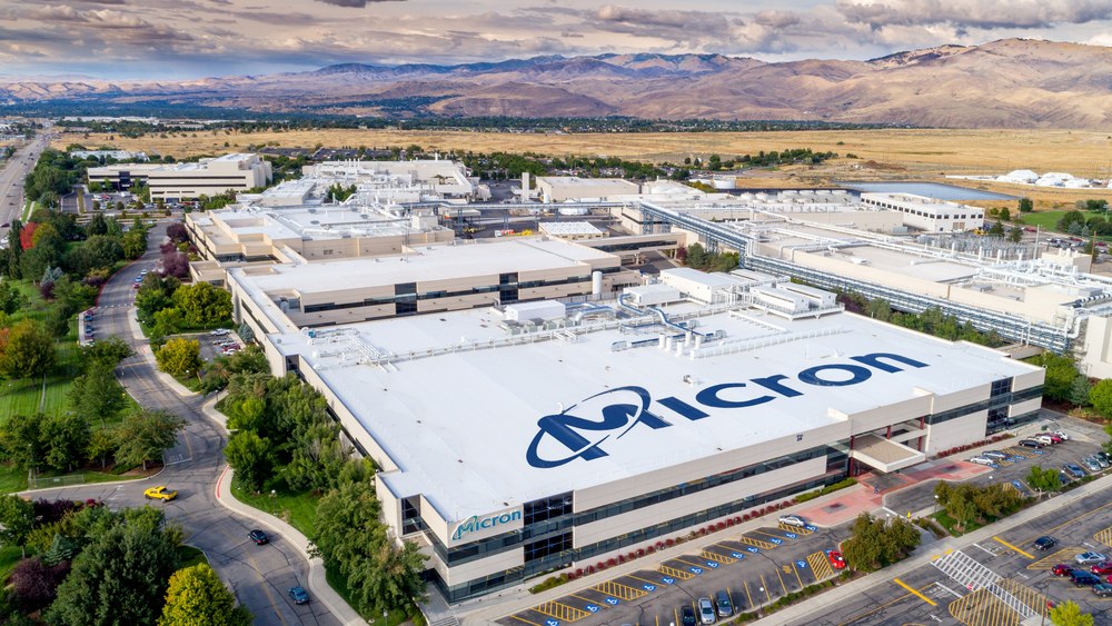Războiul cipurilor: Micron va investi o sumă uriașă în China, chiar dacă i-au fost impuse restricţii