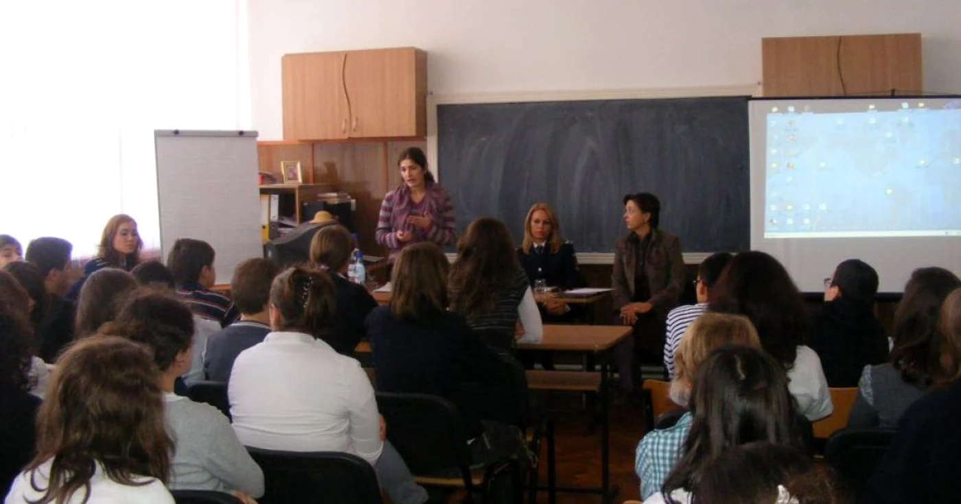 Tinerii claselor a VIII-a s-au arătat foarte interesaţi de seminar