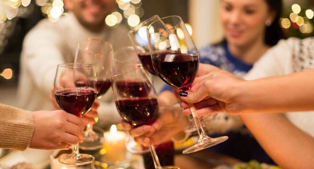 Țara cu cele mai înrăite consumatoare de alcool din lume: una din patru femei se îmbată în fiecare lună