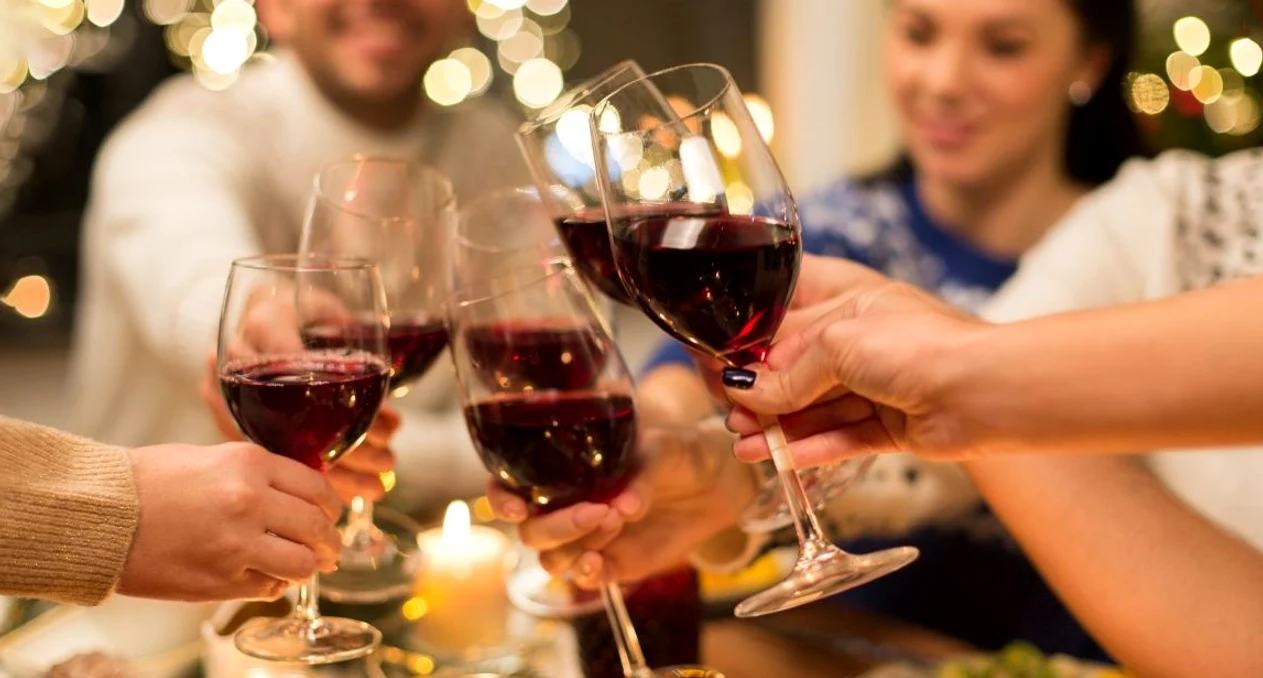 Experții dau vina inclusiv pe cultura „Wine o'clock". FOTO Shutterstock