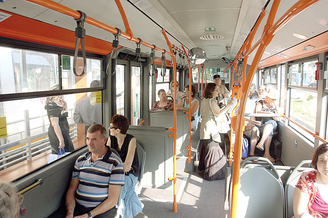 
    Infractorul fura din buzunarele  bucureștenilor care circulau cu RATB   