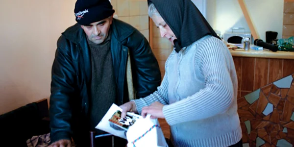 Părinţii lui Ionuţ se uită în fiecare zi la poza fiului lor dispărut