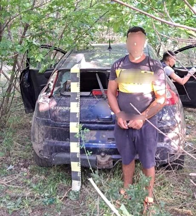 Bărbatul de 36 de ani i-a condus pe polițiști la locul unde ascunsese mașina FOTO IPJ Galați