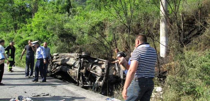 Cei trei barbaţi carbonizati au fost identificati cu ajutorul rudelor. Foto Adevarul