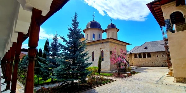 manastire negru voda campulung muscel foto cj arges