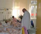 Femeile de la Maternitatea Bacău au primit flori de la Asociaţia Eurocivica