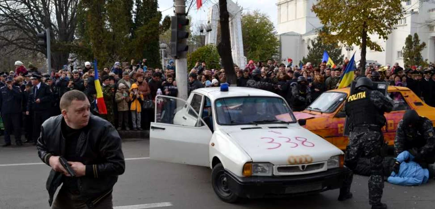 Scenariul exerciţiului realizat de poliţiştii gălăţeni s-a bazat pe o misiune reală Foto: Marius Mototolea