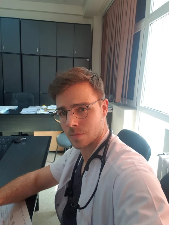 Mihai Bica a studiat Medicina la celebra universitate Cambridge, dar asta nu l-a oprit să se întoarcă acasă