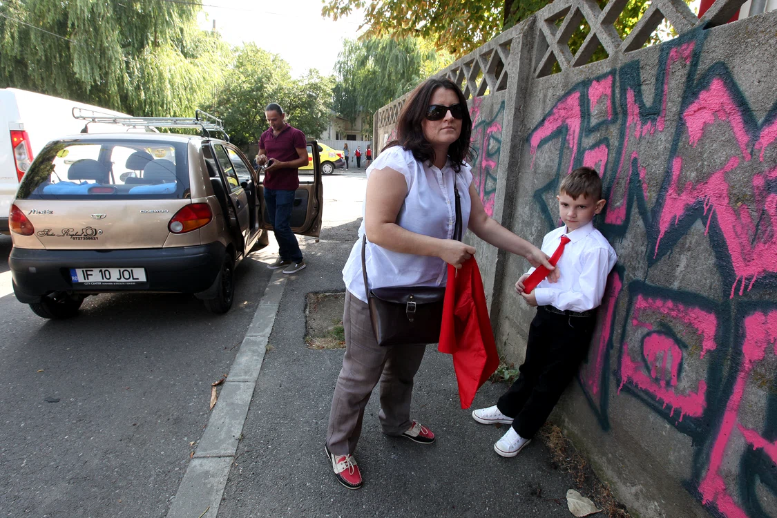 Irina Gheorghița spune că nu o deranjează faptul că băiatul ei, Bogdan, învață în container