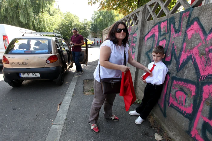 Irina Gheorghița spune că nu o deranjează faptul că băiatul ei, Bogdan, învață în container