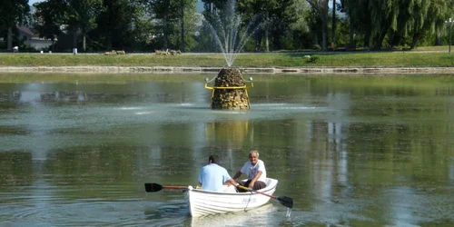 Debarcaderul este deschis 10 ore pe zi, şase zile pe săptămână