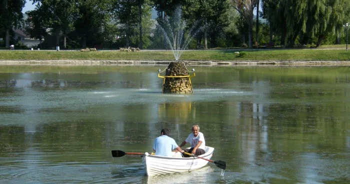 Debarcaderul este deschis 10 ore pe zi, şase zile pe săptămână