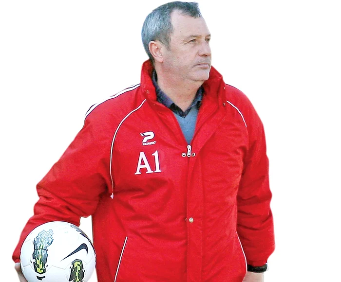 
    "Dacă Adrian Cristea este motivul renunţării la mine, atunci există un singur cuvânt: penibil"  