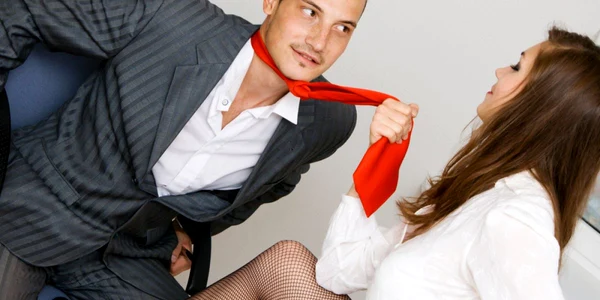 Flirt amant la munca FOTO Shutterstock