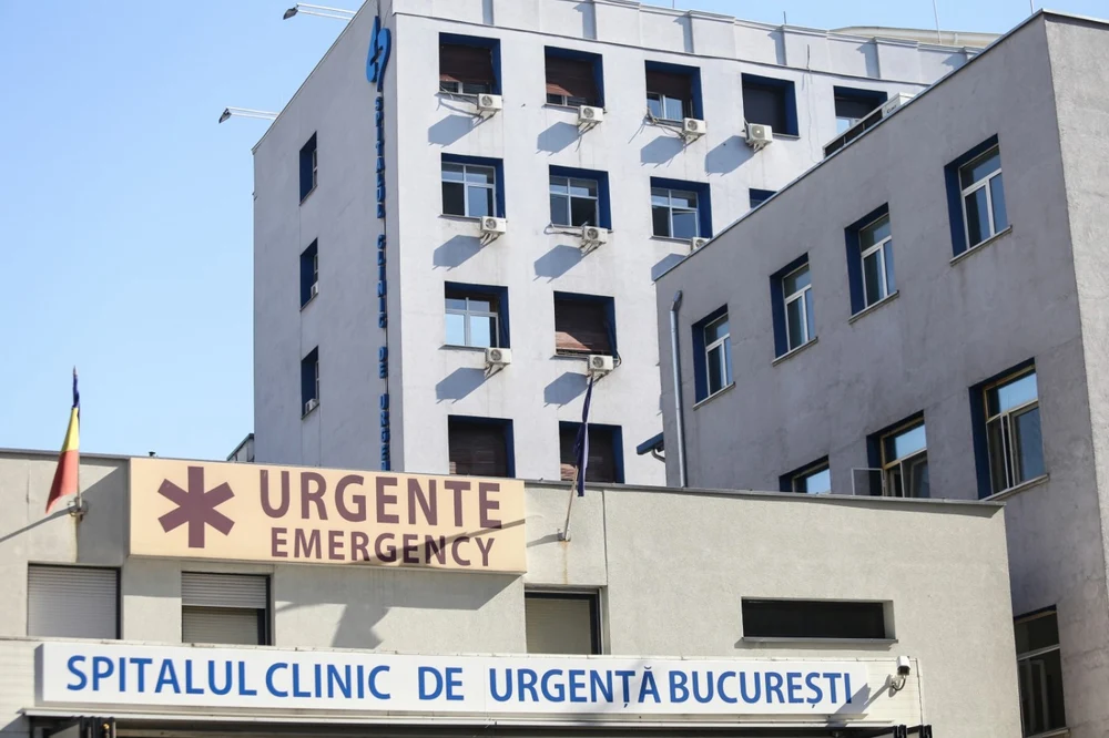 Doi medici de la Spitalul Floreasca, acuzați de luare de mită. Au fost luați din trafic și duși la audieri