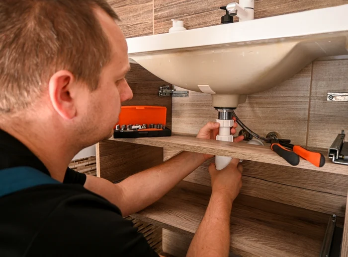 Locuri de muncă bine plătite în 2025 pentru care nu ai nevoie de facultate.