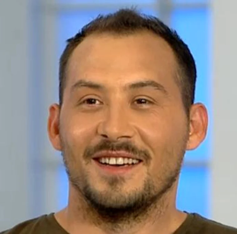 
    Ştefan Stan a pierdut pariul cu Măruţă şi s-a tuns în direct  