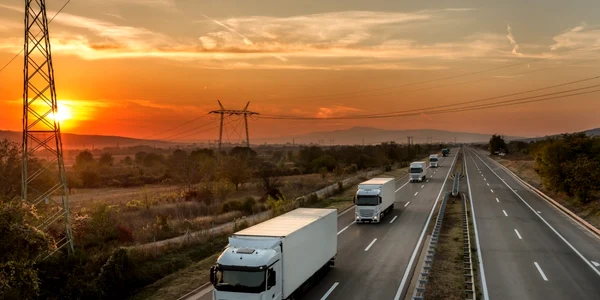 camioane pe autostrada foto getty images