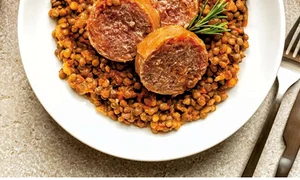 carnat cotechino pe pat de linte jpg