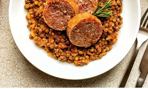 carnat cotechino pe pat de linte jpg