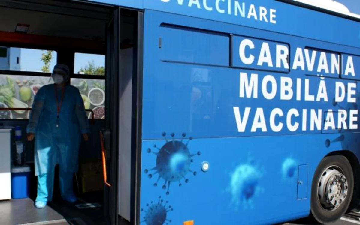 Autobuzul STB, transformat în caravană mobilă de vaccinare, vă așteaptă în câte o parcare a magazinului Kaufland