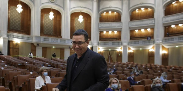 Victor Ponta cu masca FOTO Inquam Photos / Octav Ganea