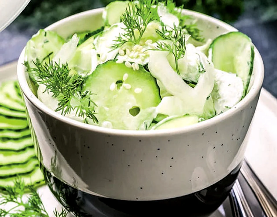 salata cu castraveti cu iaurt jpg