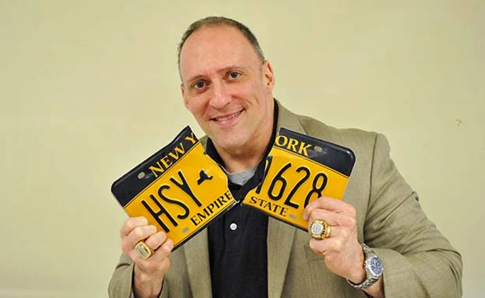 Bill Clark a rupt 23 de plăcuţe într-un minut