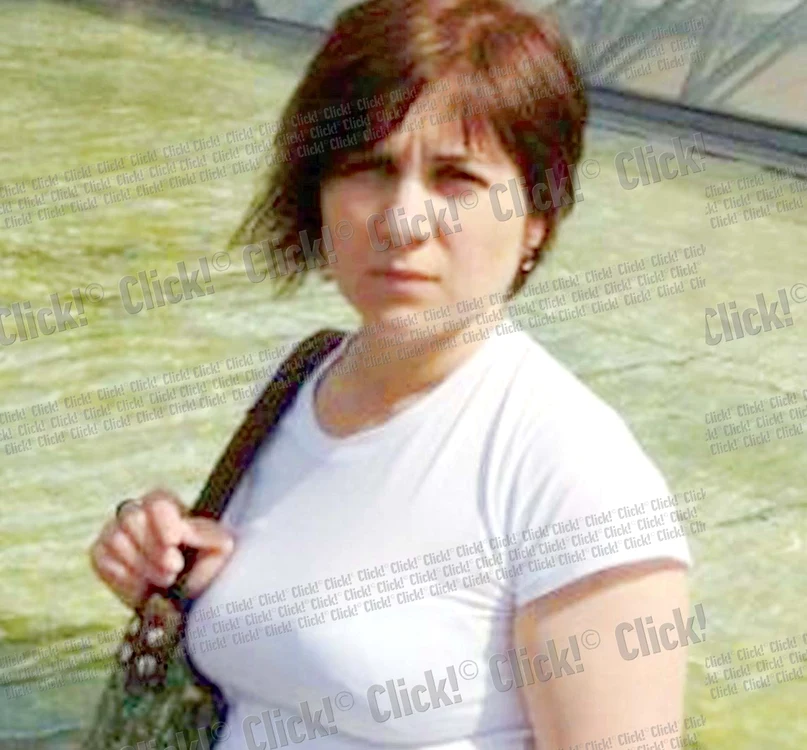 
    Dascălul predă  în continuare la  acelaşi liceu,  dar a fost mutat  de la clasa elevului  