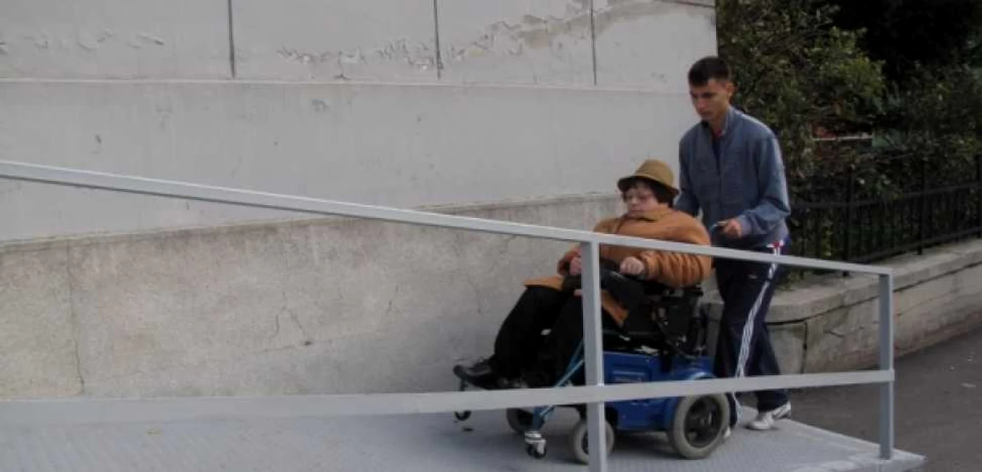 Persoanele cu handicap au rămas şi fără medicamente.