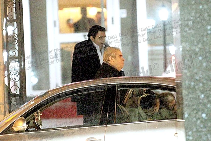 
    Soţii Cornelia Catanga  şi Aurel Pădureanu au  ajuns la petrecere  după ora 19.00 (FOTOGRAFII: MIHAI IONESCU)  