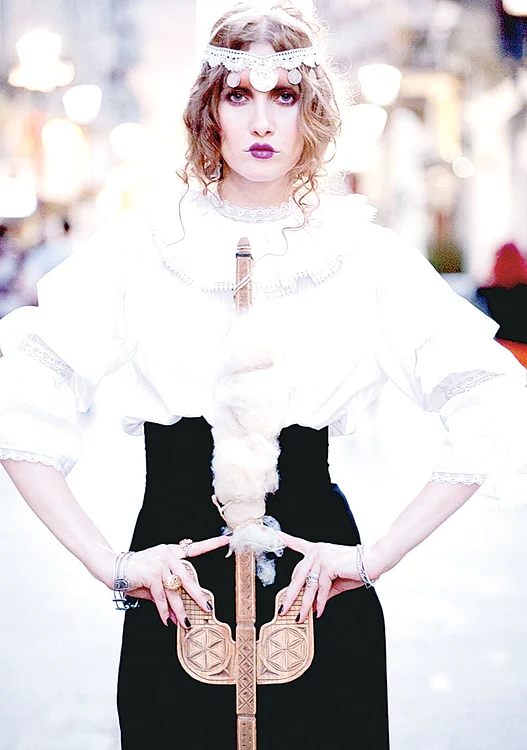 Iulia a purtat  pantofi cu toc  de 31 de centimetri