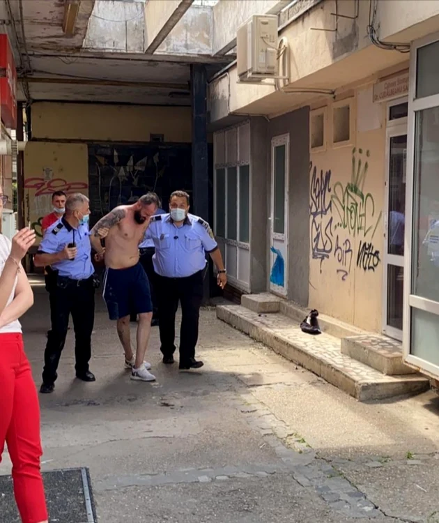 Scandalagiul a fost imobilizat de poliţişti, sursa: Antidotul