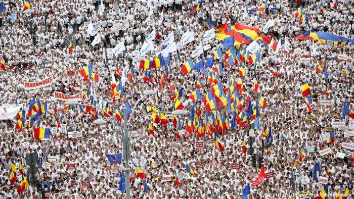 „A sosit momentul ca românii să-şi ia ţara înapoi!“