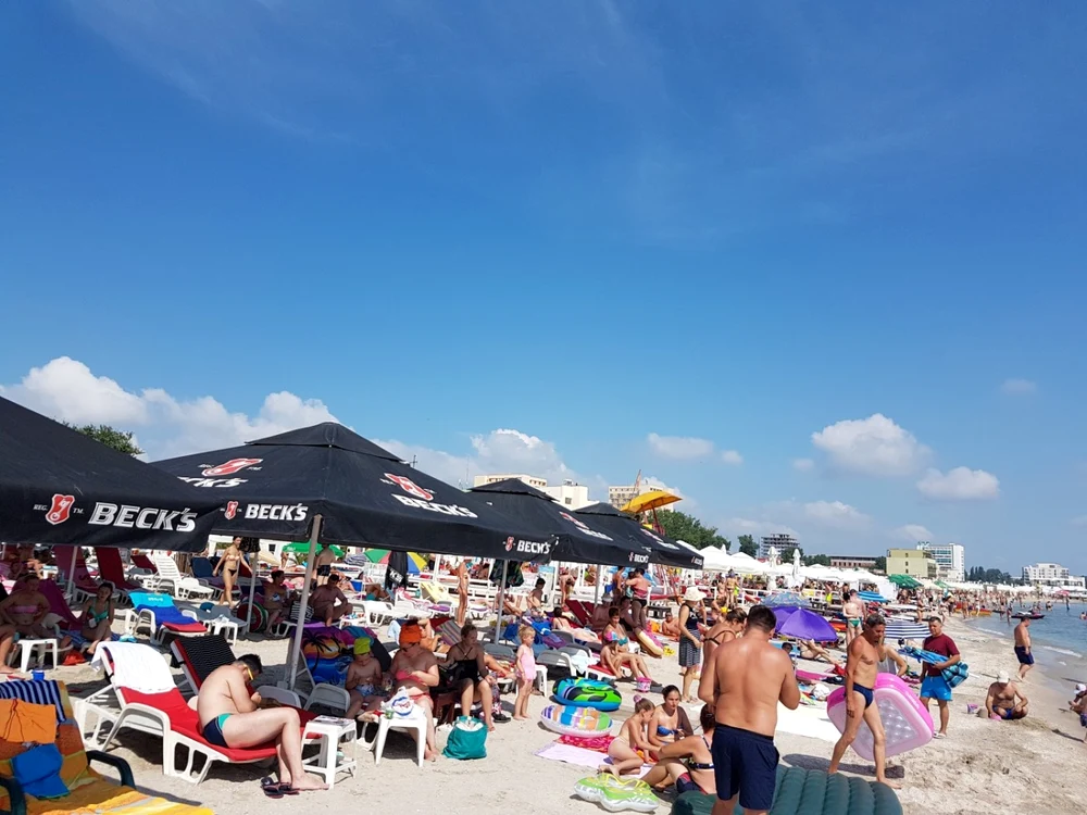 Hotelierii îi aşteaptă pe turişti pe litoral în septembrie cu preţuri reduse. Foto arhivă
