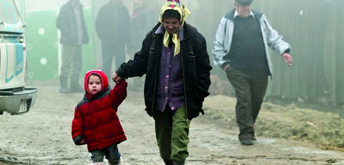 Părinţii sunt bucuroşi că vor avea unde să-şi lase micuţii. Foto de Eduard Bâzgu