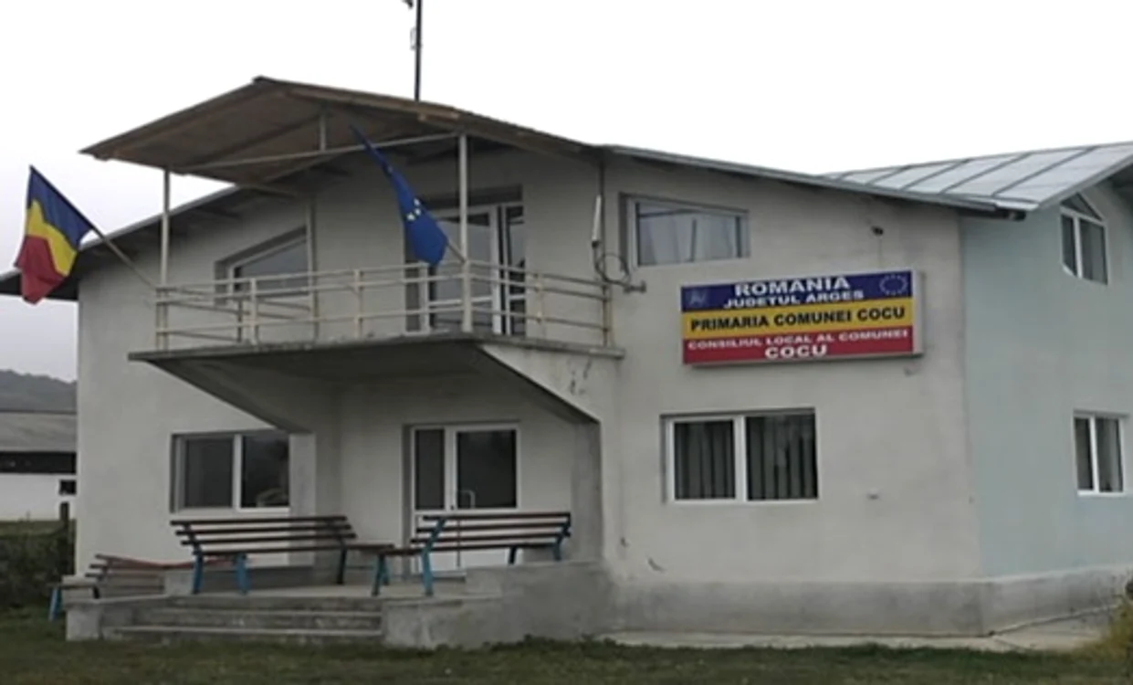 O percheziție a avut loc și la Primăria Cocu Foto: CJ Argeș