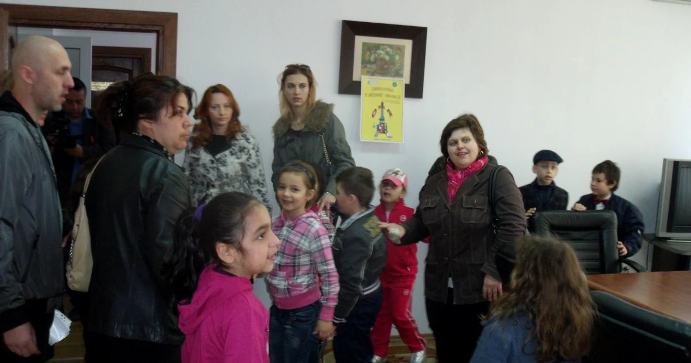 Copiii şi părinţii au ocupat biroul inspectorului general Foto: Ştefan Borcea