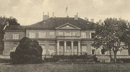 Fațada de sud a castelui Săvârșin, fotografiată la începutul anilor 1900. FOTO: Casa Regală
