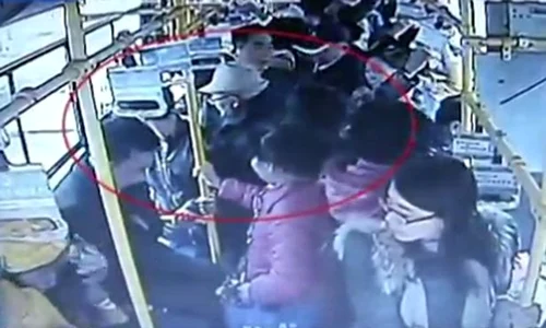 atac in autobuz jpeg