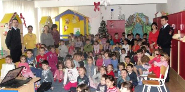 Micuţii au vizionat filmuleţe despre incendii